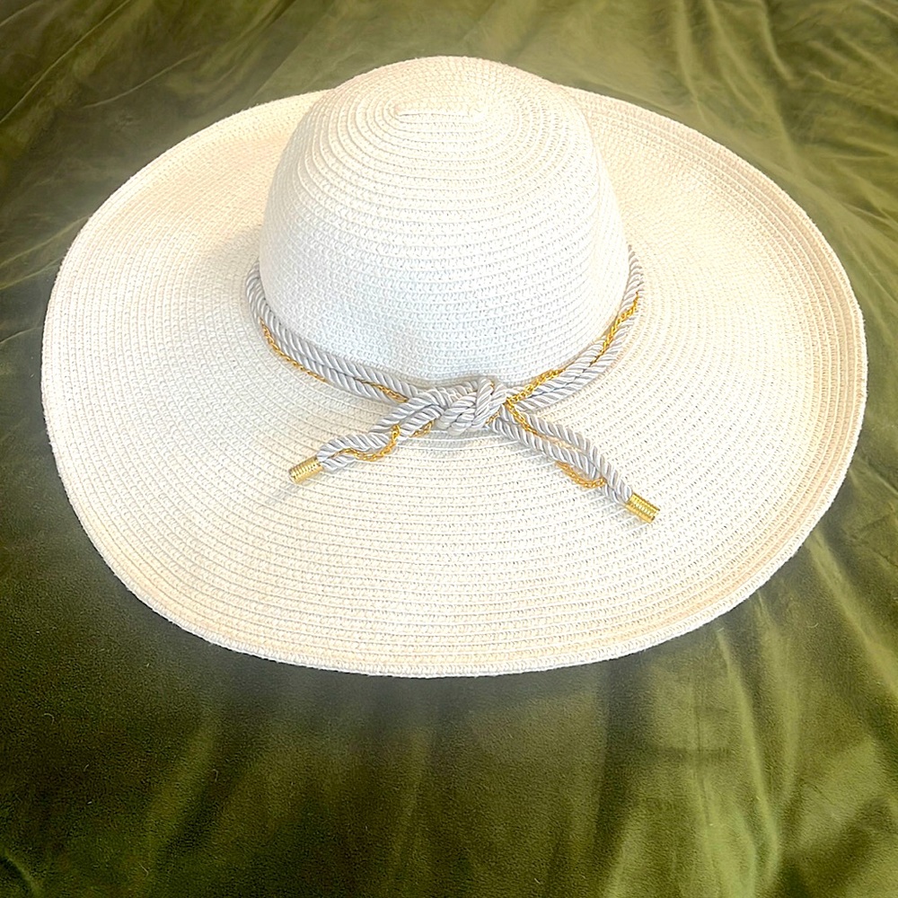 Women’s Vintage White Rope and Chain Wide Brim Straw Hat